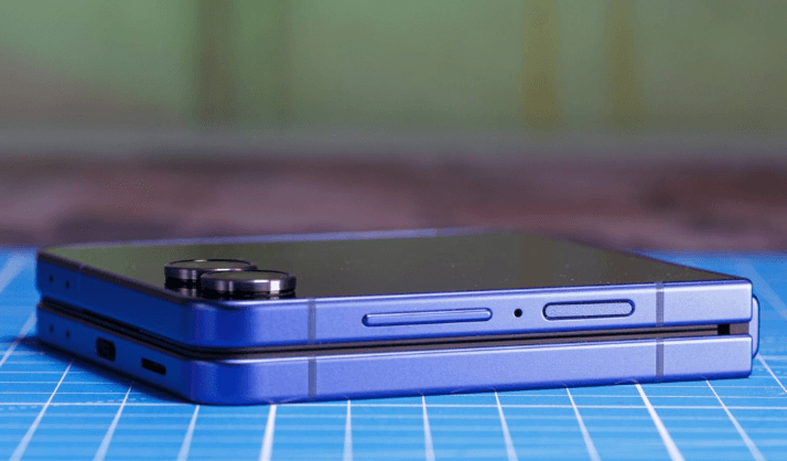 Samsung Galaxy Z Flip 7 5G | 12GB/256GB +50MP | 4300mAh - Image 8